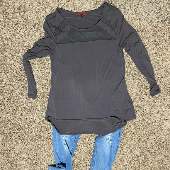 Grey Red axe cutout long sleeve tee. Preowned. XL - Picture 2 of 5